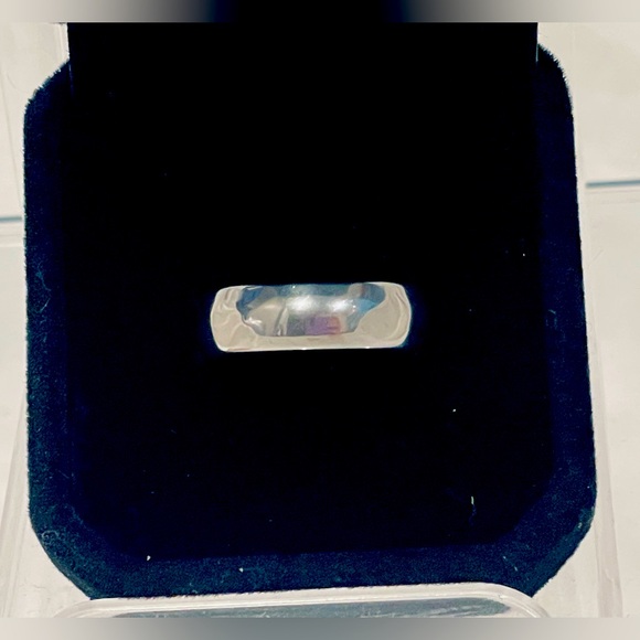 NWT 6mm Silvertone Wedding Engagement Ring Size 7. Engraved “I Love You” - Picture 3 of 6